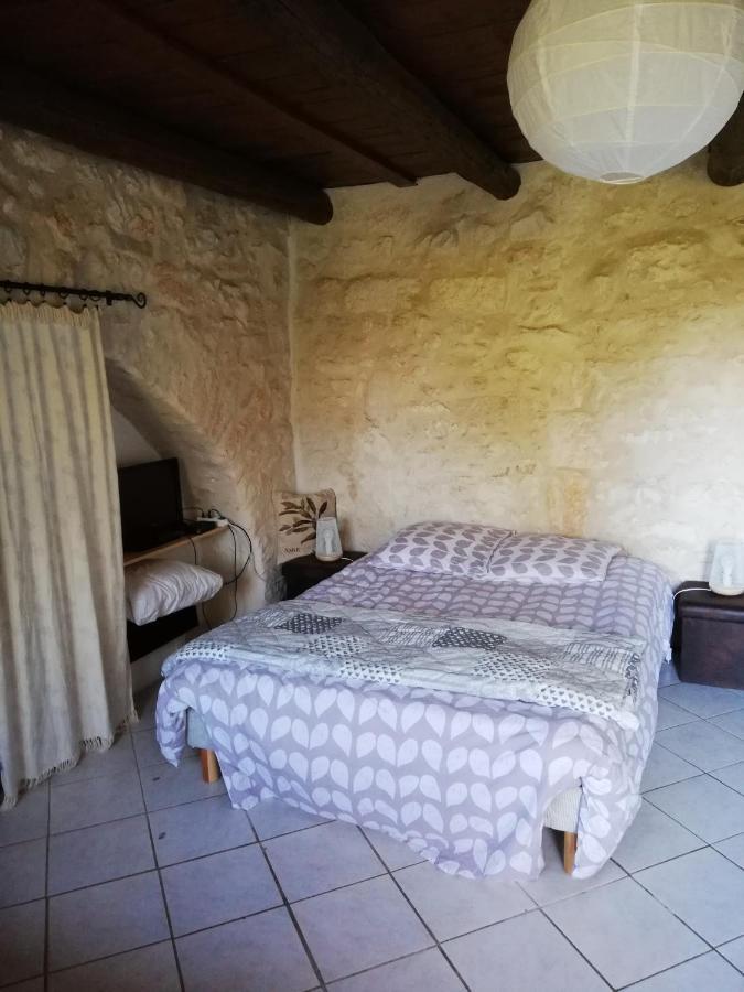 Gîtes Gard Nature Et Piscine Russan Exterior foto