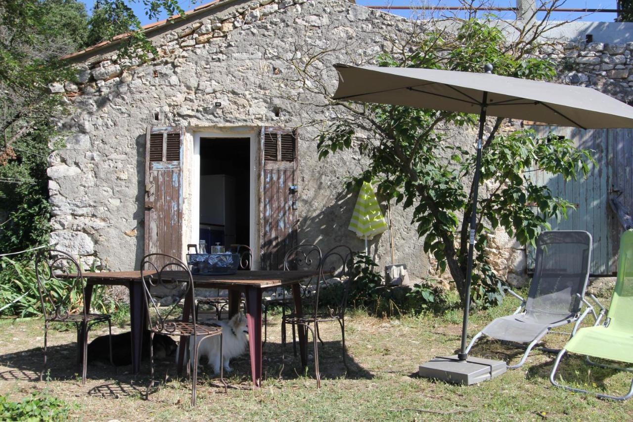 Gîtes Gard Nature Et Piscine Russan Exterior foto