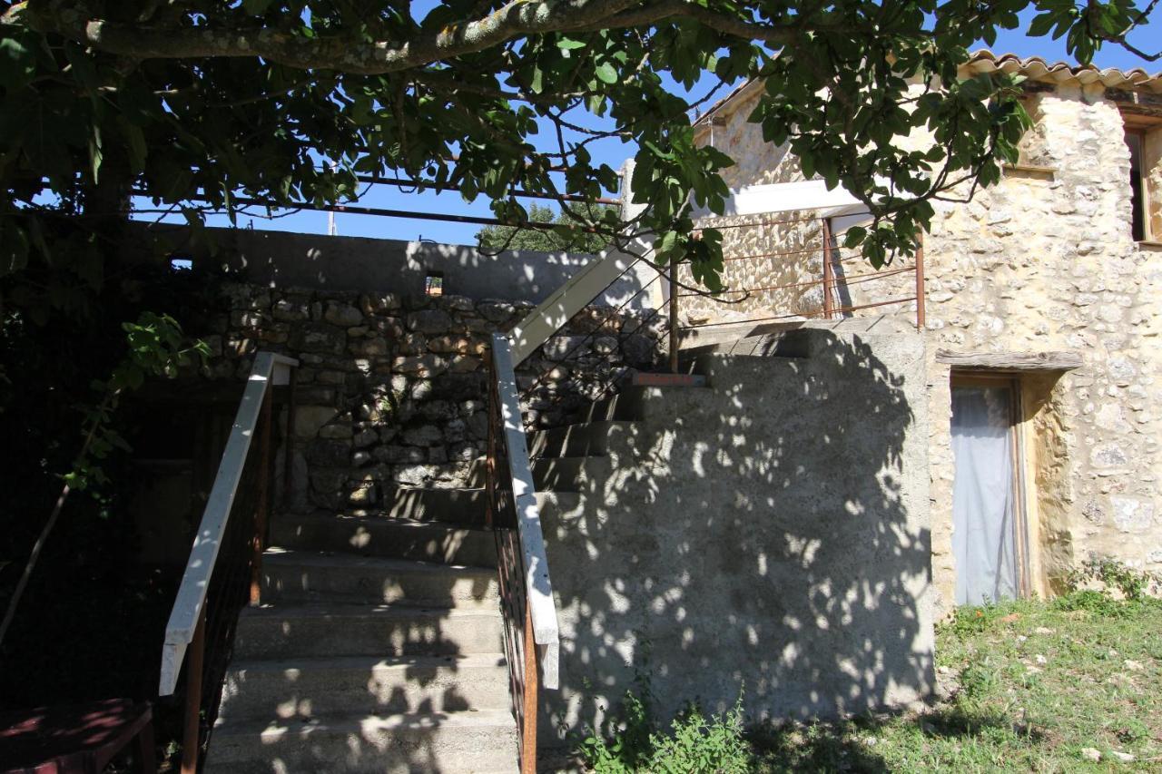Gîtes Gard Nature Et Piscine Russan Exterior foto