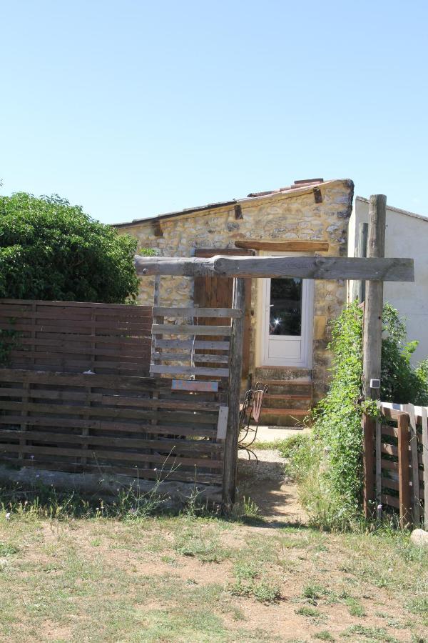 Gîtes Gard Nature Et Piscine Russan Exterior foto