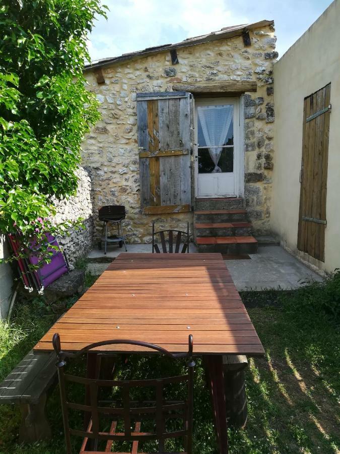 Gîtes Gard Nature Et Piscine Russan Exterior foto