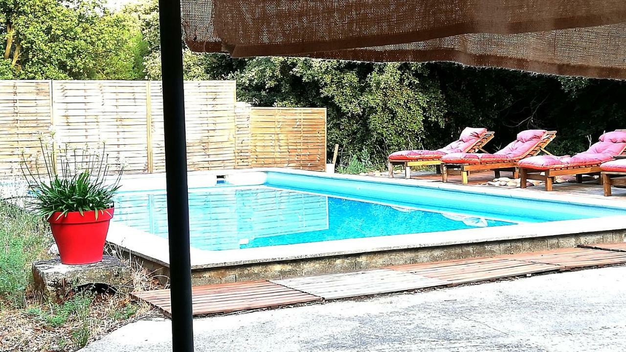 Gîtes Gard Nature Et Piscine Russan Exterior foto
