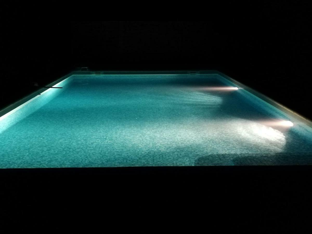 Gîtes Gard Nature Et Piscine Russan Exterior foto